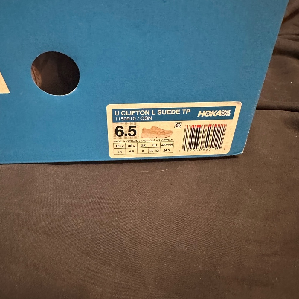 HOKA Elite Terrain System Clifton L
Suede - Picture 6 of 6
